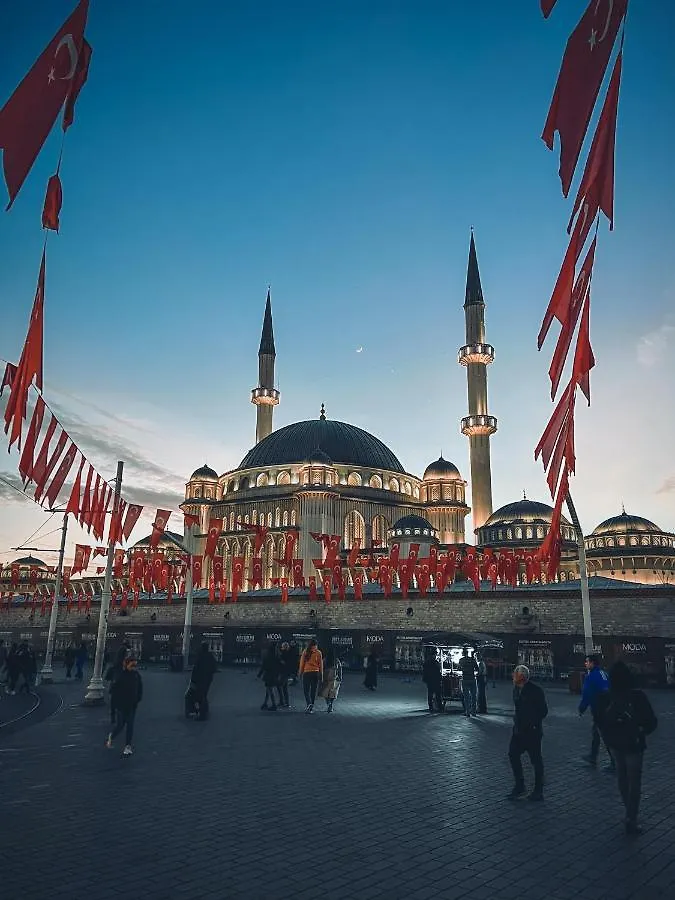 The Independent Hotel Taksim Istanbul 2*,